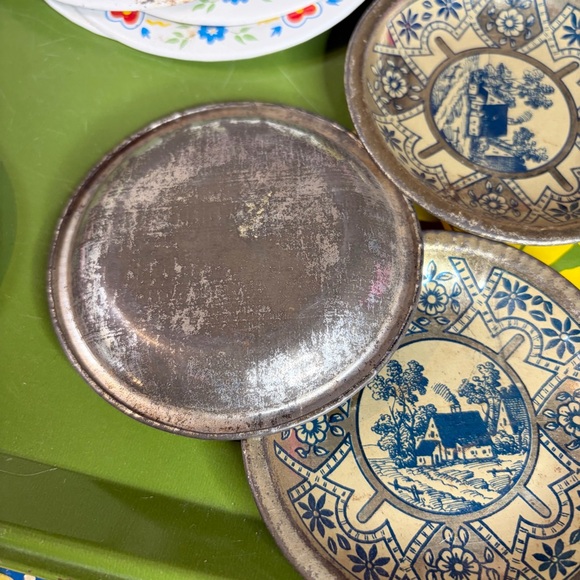 70s Metal Play Dishes - Picture 4 of 10